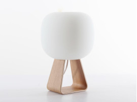 Petite lampe de table scandinave en oplale et multipli de chêne modèle Toad de Timo Niskanen