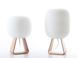 Petite lampe de table scandinave en oplale et multipli de chêne modèle Toad de Timo Niskanen
