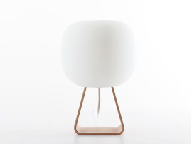 Petite lampe de table scandinave en opale et multipli de chêne modèle Toad 