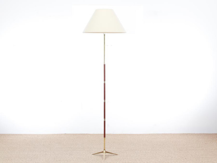 Lampadaire scandinave en teck et laiton Lampadaire scandinave en teck et laiton
