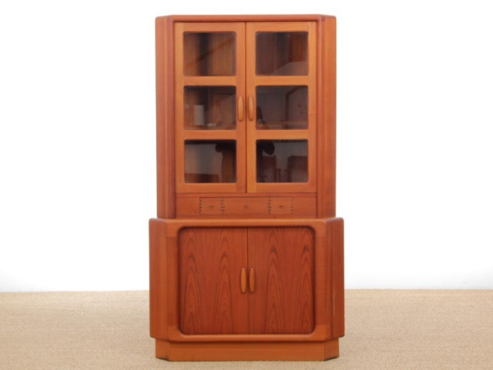 Mid-Century modern scandinavian corner board in teak by Dyrlund. Mid-Century modern scandinavian corner board in teak by Dyrlund.