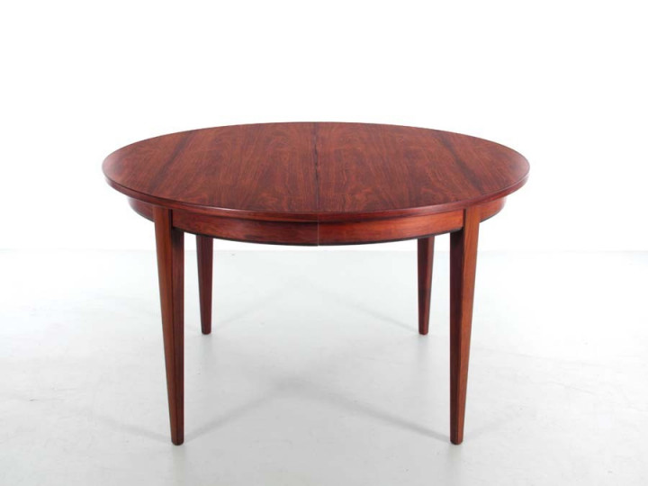 Mid-Century modern scandinavian dining table in Rio rosewood with 3 extra leaves Mid-Century modern scandinavian dining table in Rio rosewood with 3 extra leaves