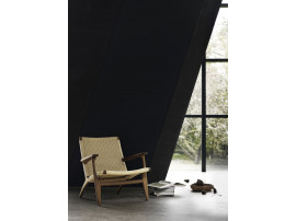 Fauteuil scandinave modèle CH25 en chêne fumé. Nouvelle édition.